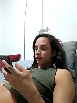 ofjuliaa online show from May 5, 2026, 2:36 am