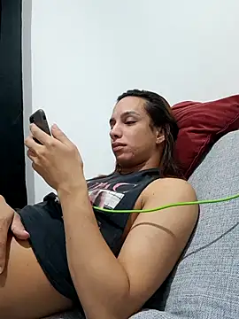 ofjuliaa online show from April 30, 2026, 4:52 am