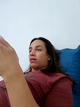 Snapshot of ofjuliaa chatting on July 22, 2026, 4:25 am ofjuliaa online show from July 22, 2026, 4:25 am