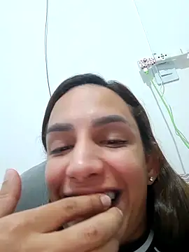 ofjuliaa online show from February 16, 2026, 5:39 am