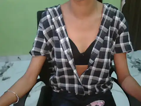 babycharu online show from May 8, 2026, 3:54 am