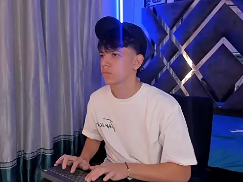 sebas pretty7 online show from February 4, 2026, 12:33 pm