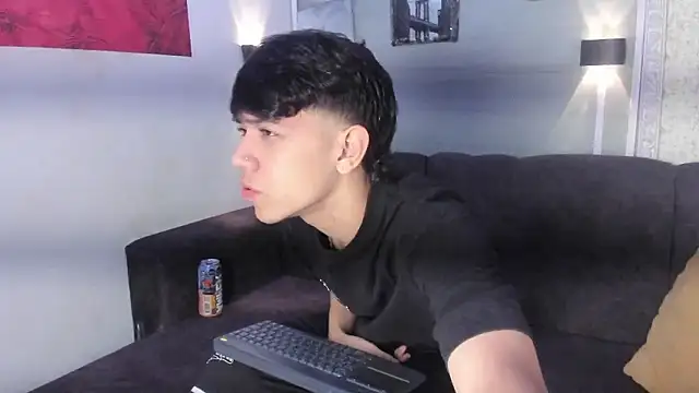 sebas pretty7 online show from January 15, 2026, 12:41 pm