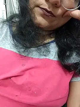 piryasharma005 online show from April 29, 2026, 8:40 am