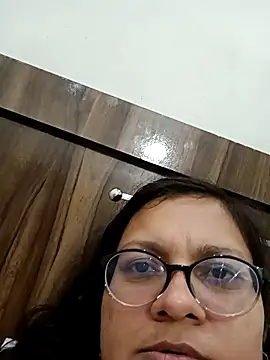 piryasharma005 online show from February 2, 2026, 7:24 pm