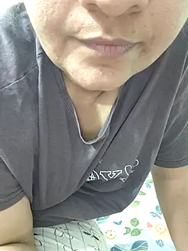 piryasharma005 online show from April 13, 2026, 7:40 pm