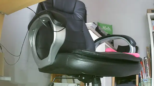 schlueppee64 online show from February 25, 2026, 9:09 am