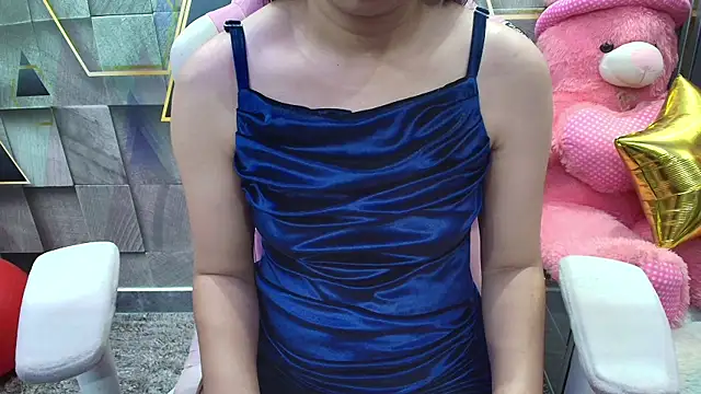NymphoIsLive online show from June 5, 2026, 11:43 pm