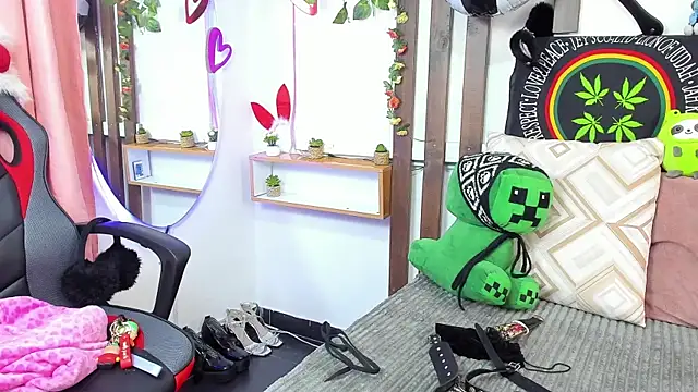 Snapshot of MeowMota_ chatting on July 18, 2026, 6:38 pm MeowMota online show from July 18, 2026, 6:38 pm