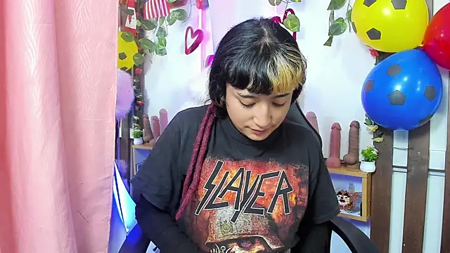 Snapshot of MeowMota_ chatting on July 4, 2026, 6:34 pm MeowMota online show from July 4, 2026, 6:34 pm