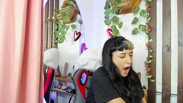 Snapshot of MeowMota_ chatting on July 31, 2026, 6:38 pm MeowMota online show from July 31, 2026, 6:38 pm
