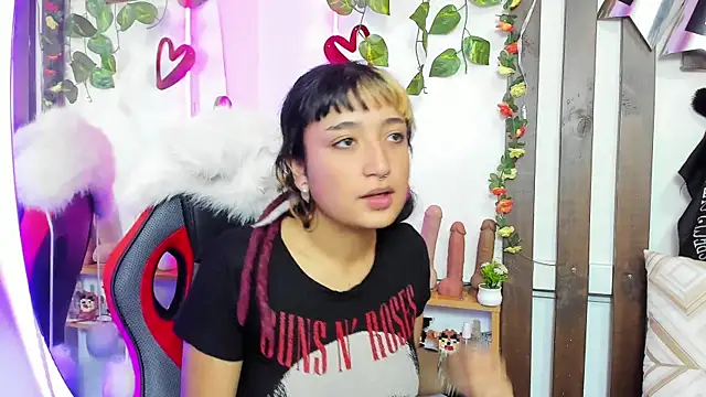 Snapshot of MeowMota_ chatting on June 25, 2026, 6:24 pm MeowMota online show from June 25, 2026, 6:24 pm