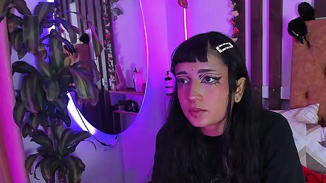 Snapshot of MeowMota_ chatting on February 8, 2026, 6:05 pm MeowMota online show from February 8, 2026, 6:05 pm