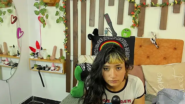 Snapshot of MeowMota_ chatting on July 28, 2026, 6:20 pm MeowMota online show from July 28, 2026, 6:20 pm