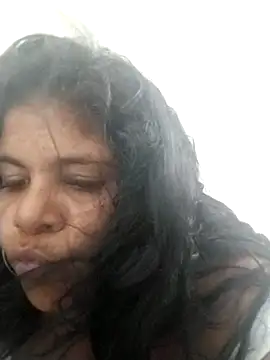 QueenLatinaMistress online show from April 13, 2026, 4:33 pm