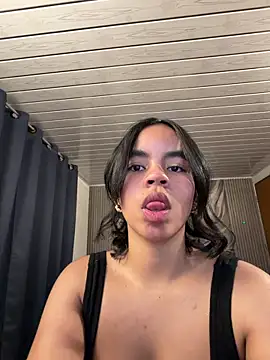 SofiaMante  online show from June 21, 2026, 9:09 pm