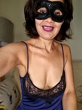 larizinha2026 online show from February 15, 2026, 7:02 pm