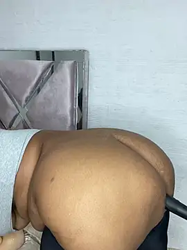 Snapshot of NataliaMillers chatting on February 6, 2026, 7:59 am NataliaMillers online show from February 6, 2026, 7:59 am