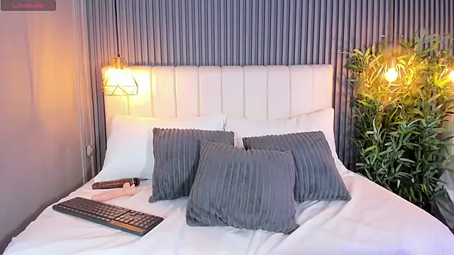 Snapshot of LunaKarther chatting on February 7, 2026, 10:12 am LunaKarther online show from February 7, 2026, 10:12 am