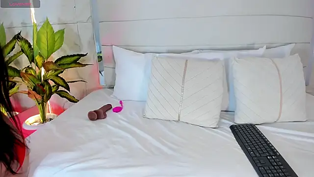 Snapshot of LunaKarther chatting on March 4, 2026, 12:13 pm LunaKarther online show from March 4, 2026, 12:13 pm