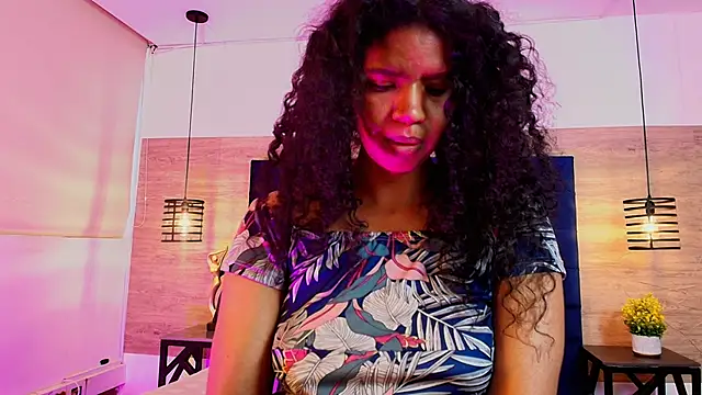 Ellie-Alves online show from April 28, 2026, 4:33 pm