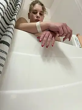 Snapshot of SassynNatty chatting on February 9, 2026, 4:21 am SassynNatty online show from February 9, 2026, 4:21 am