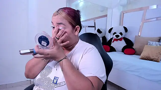 Snapshot of tatikanyx chatting on March 5, 2026, 12:02 pm tatikanyx online show from March 5, 2026, 12:02 pm