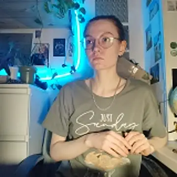 Snapshot of Shy_Bamby chatting on April 28, 2026, 8:35 pm Shy Bamby online show from April 28, 2026, 8:35 pm