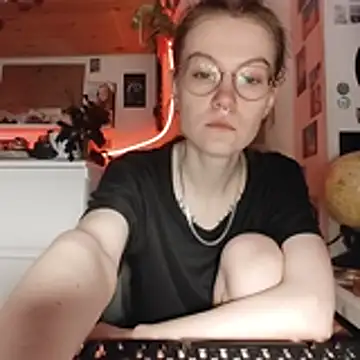 Snapshot of Shy_Bamby chatting on April 5, 2026, 5:41 pm Shy Bamby online show from April 5, 2026, 5:41 pm