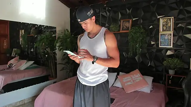 Snapshot of elliot_colton chatting on June 11, 2026, 8:28 pm elliot colton online show from June 11, 2026, 8:28 pm