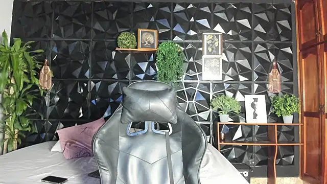 Snapshot of elliot_colton chatting on June 13, 2026, 10:19 pm elliot colton online show from June 13, 2026, 10:19 pm
