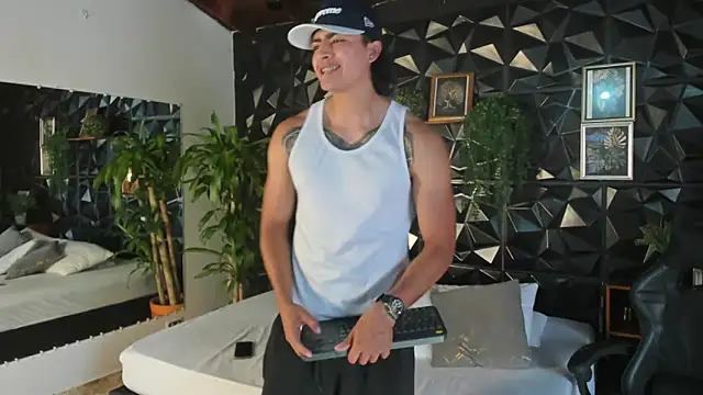 Snapshot of elliot_colton chatting on June 17, 2026, 8:19 pm elliot colton online show from June 17, 2026, 8:19 pm
