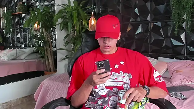 Snapshot of elliot_colton chatting on June 21, 2026, 6:14 pm elliot colton online show from June 21, 2026, 6:14 pm