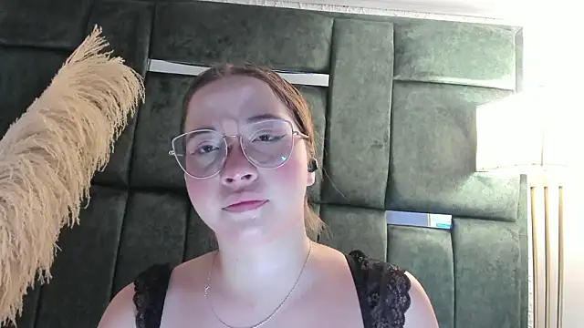 Snapshot of AliciaWhite_nt chatting on February 21, 2026, 1:02 pm AliciaWhite nt online show from February 21, 2026, 1:02 pm