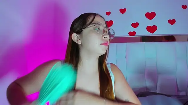 Snapshot of AliciaWhite_nt chatting on March 13, 2026, 1:43 am AliciaWhite nt online show from March 13, 2026, 1:43 am