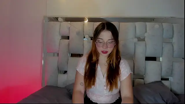 Snapshot of AliciaWhite_nt chatting on February 22, 2026, 12:40 pm AliciaWhite nt online show from February 22, 2026, 12:40 pm