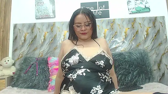rossyvalbuena online show from May 2, 2026, 3:28 pm