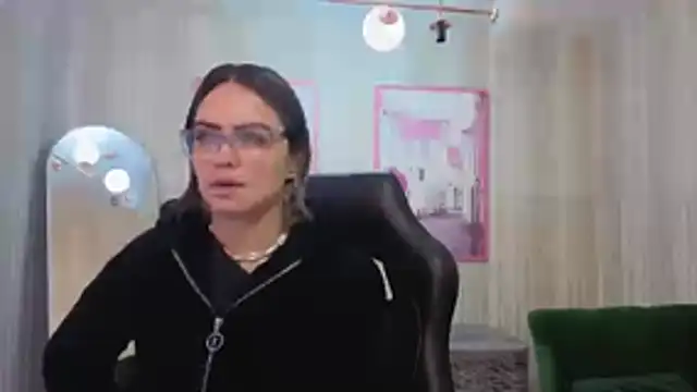 Snapshot of zarcasutra_t chatting on June 6, 2026, 1:05 pm zarcasutra t online show from June 6, 2026, 1:05 pm