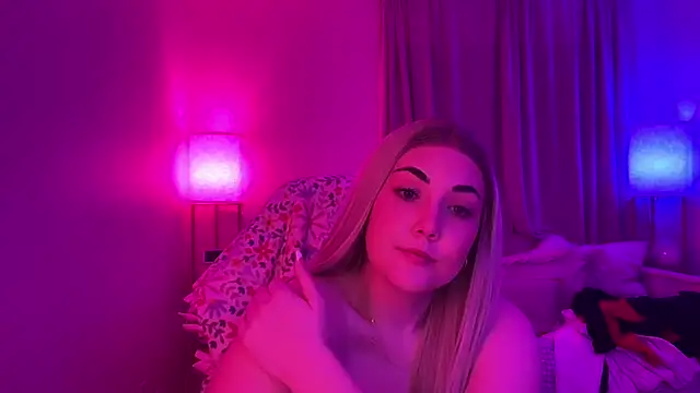 Snapshot of BellaMarieXO chatting on March 26, 2026, 2:21 am BellaMarieXO online show from March 26, 2026, 2:21 am