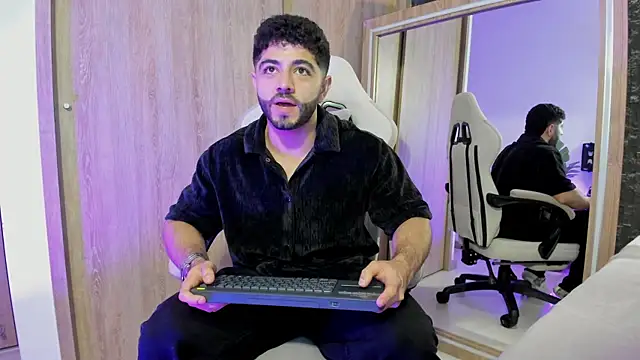 Snapshot of Thiago_moretti chatting on July 12, 2026, 1:17 am Thiago moretti online show from July 12, 2026, 1:17 am
