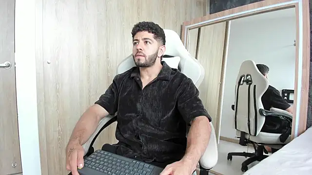 Snapshot of Thiago_moretti chatting on July 20, 2026, 10:23 pm Thiago moretti online show from July 20, 2026, 10:23 pm