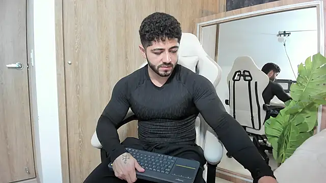 Snapshot of Thiago_moretti chatting on June 23, 2026, 12:08 am Thiago moretti online show from June 23, 2026, 12:08 am