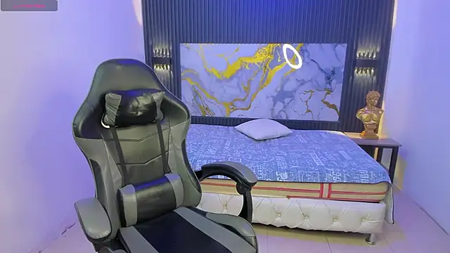 Dark Desiree18 online show from March 15, 2026, 9:05 am