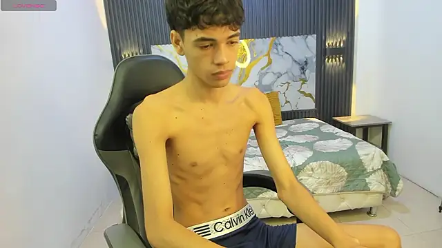 Dark Desiree18 online show from February 15, 2026, 12:15 pm