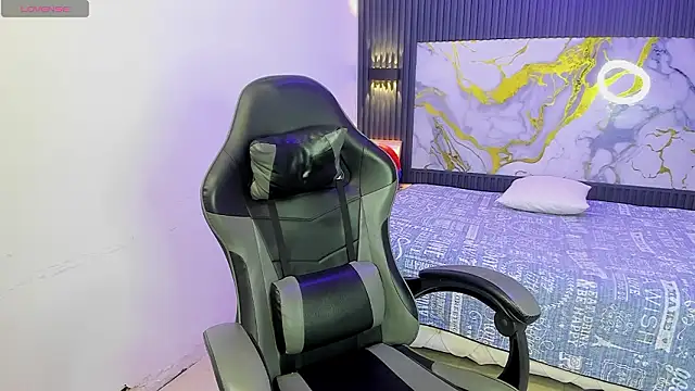 Dark Desiree18 online show from March 11, 2026, 1:05 pm