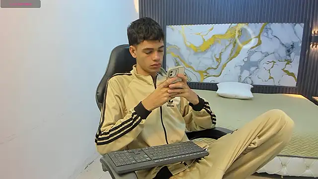 Dark Desiree18 online show from March 8, 2026, 12:08 pm