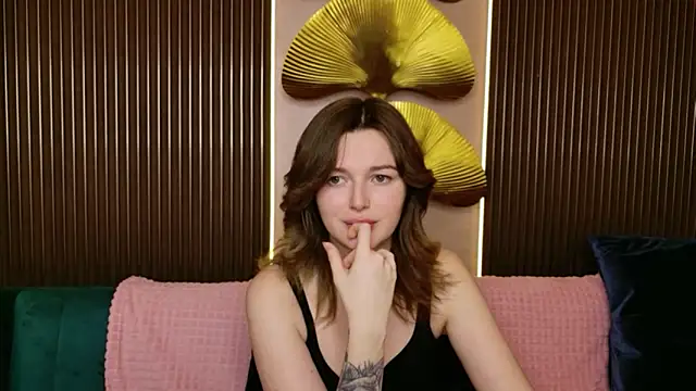 Karina Thorn online show from February 15, 2026, 8:52 pm