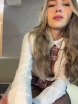 EmmaJhoons online show from May 3, 2026, 3:33 am