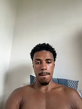 Snapshot of LorenzoBlack27 chatting on March 14, 2026, 7:31 pm LorenzoBlack27 online show from March 14, 2026, 7:31 pm