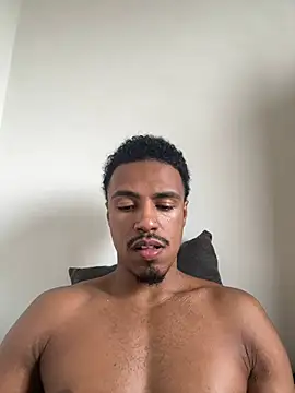 Snapshot of LorenzoBlack27 chatting on June 20, 2026, 2:00 pm LorenzoBlack27 online show from June 20, 2026, 2:00 pm